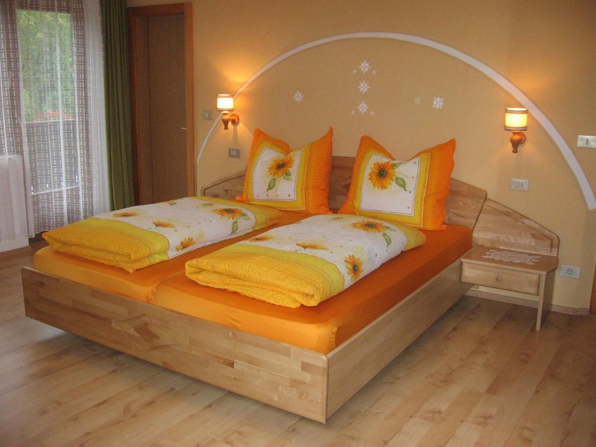 Schlosshof Zu Montani Morter Exteriör bild